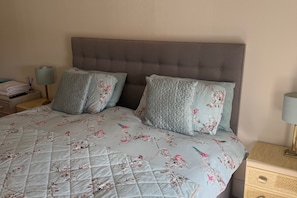 5 bedrooms, free WiFi, bed sheets