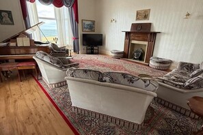 Living area - Strathlene House Retreat - 5 Bedrooms (Buckie)