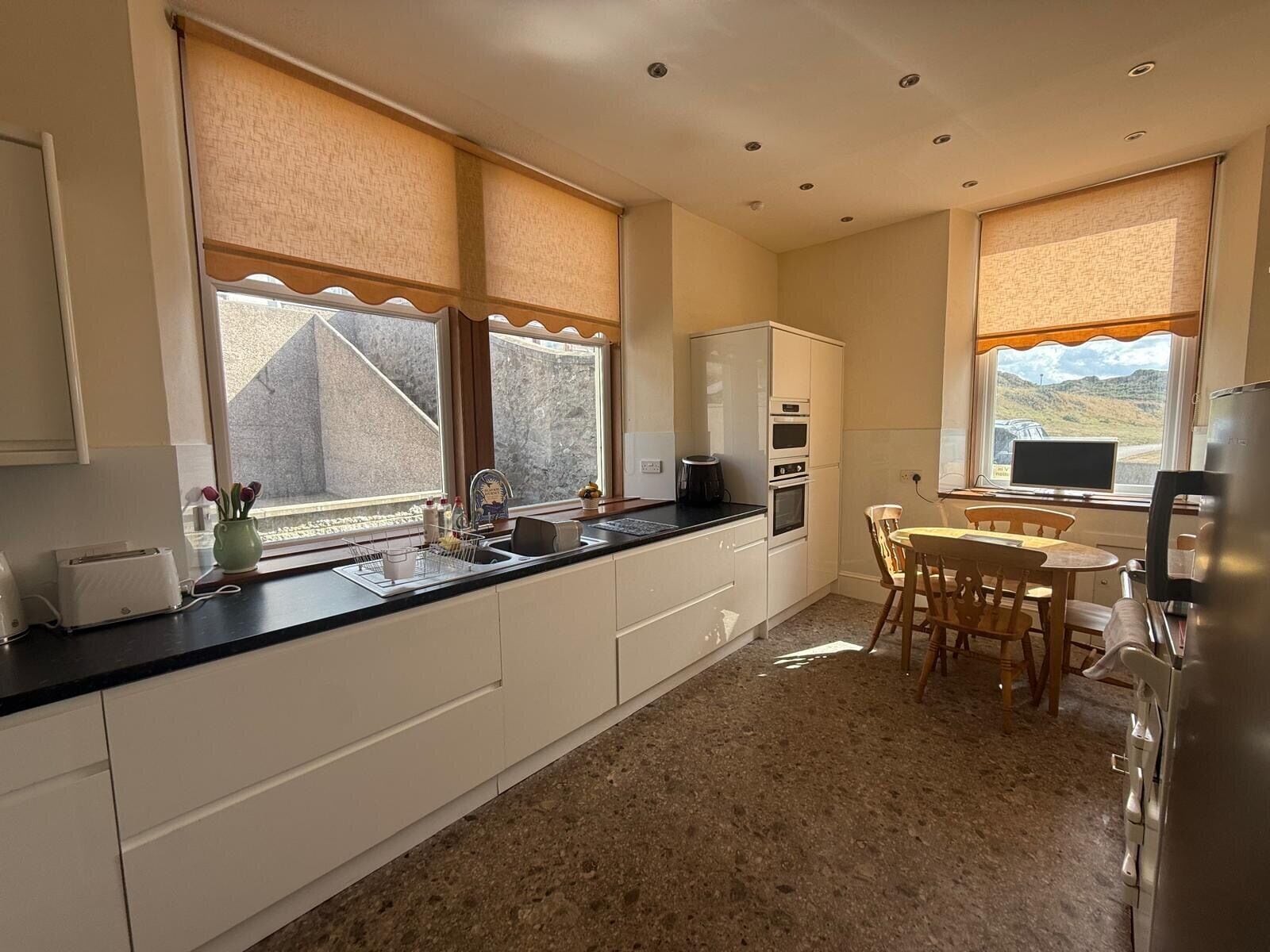 電冰箱、微波爐、烤箱、爐台