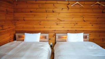 Familienvilla, 3 Schlafzimmer, Bergblick, Seeseite | Schreibtisch, laptopgeeigneter Arbeitsplatz, Verdunkelungsvorhänge