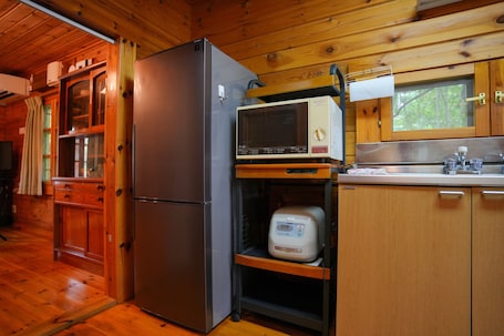 Family Villa, 3 Bedrooms, Mountain View, Lakeside | Private kitchen | Fridge, microwave, oven, stovetop