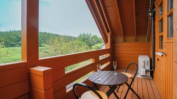 Family Villa, 3 Bedrooms, Mountain View, Lakeside | Balcony