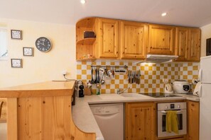 Kühlschrank, Mikrowelle, Ofen, Geschirrspüler