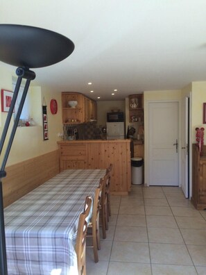 Fridge, microwave, oven, dishwasher - 100m from shops, Ground floor, terrace, parking, tv, ski locker, 60m², Valloire (Valloire)
