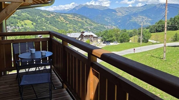 Outdoor dining - 15m from ski slopes, 2nd floor, view ski slopes, balcony, tv, ski locker, 55m², Valmorel (Valmorel)