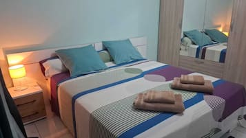 2 quartos, ferros/tábuas de passar roupa, acesso à internet