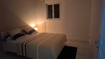 2 chambres, fer et planche à repasser, accès Internet, draps fournis