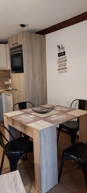 Dining - 350m from resort center, 3rd floor, swimming pool, balcony, 30m², Valloire (Valloire)