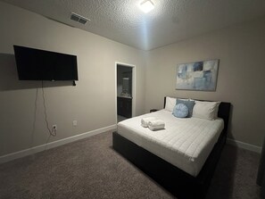5 chambres, fer et planche à repasser, Wi-Fi, draps fournis