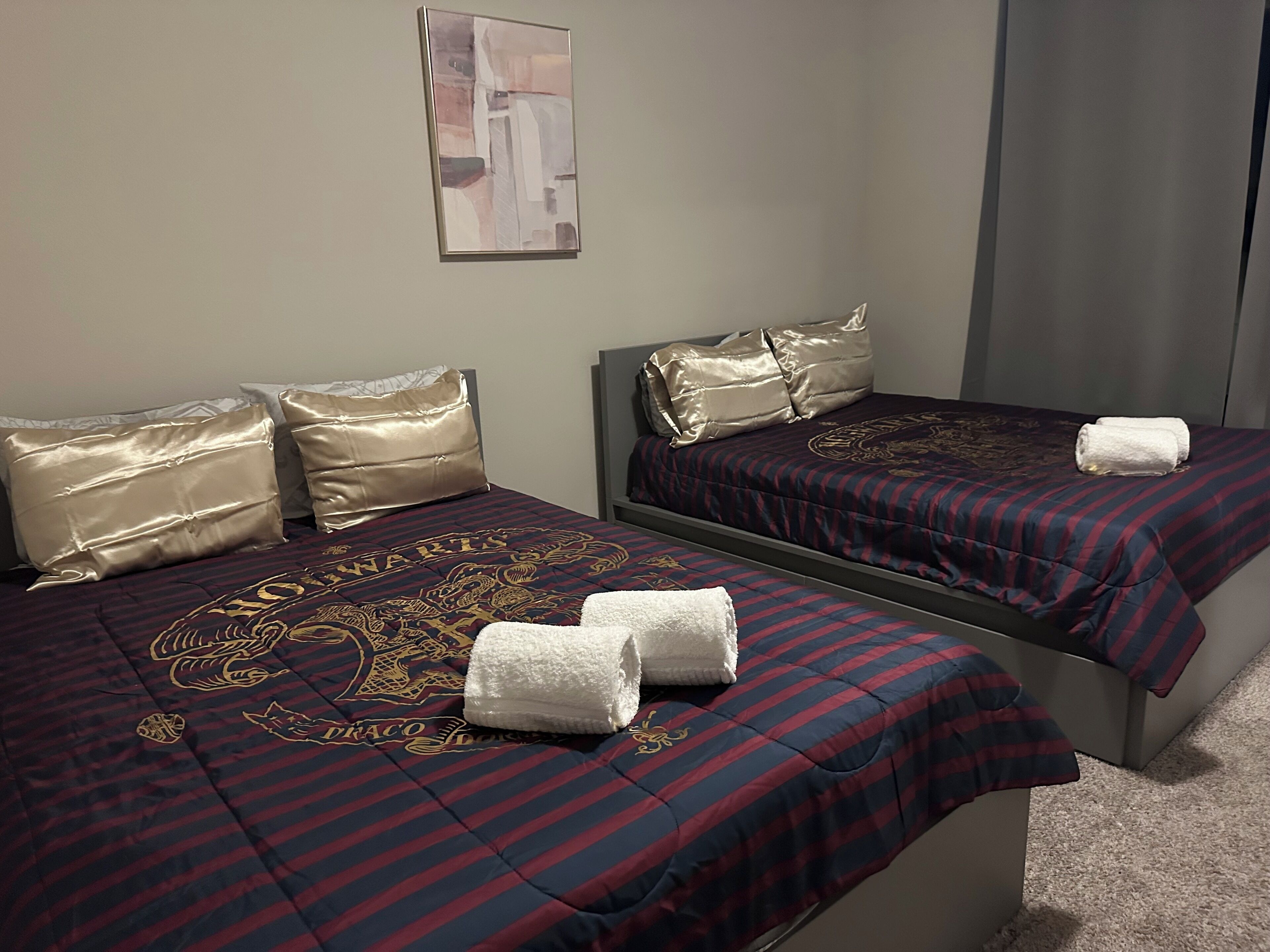 5 bedrooms, iron/ironing board, WiFi, bed sheets