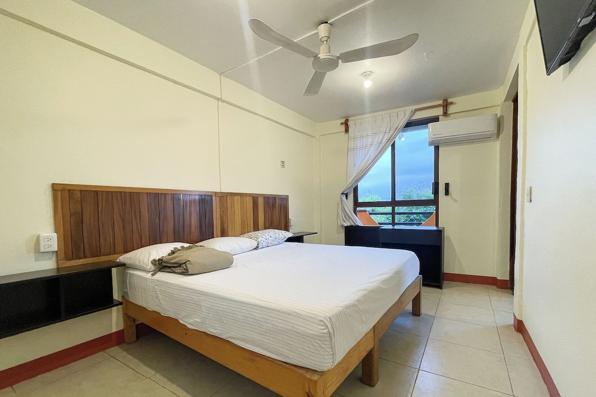 Basic Double Room, 1 King Bed, Non Smoking | Free WiFi