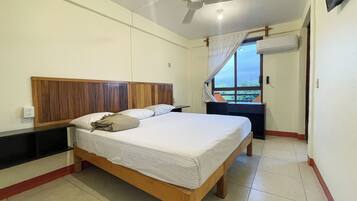 Basic-Doppelzimmer, 1 King-Bett, Nichtraucher | Kostenloses WLAN