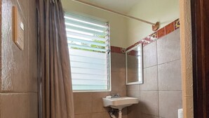 Basic Double Room, 1 King Bed, Non Smoking | Bathroom - Bacanda Hotel (Puerto Escondido)