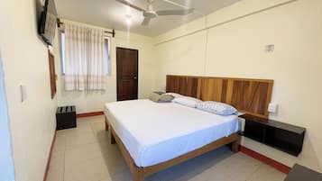 Habitación básica doble, 1 cama King size, para no fumadores | Wifi gratis