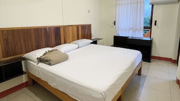 Habitación básica doble, 1 cama de matrimonio grande, no fumadores | Wifi gratis