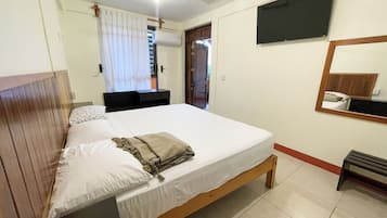 Habitación básica doble, 1 cama King size, para no fumadores | Wifi gratis