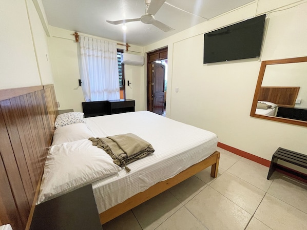 Basic Double Room, 1 King Bed, Non Smoking | Free WiFi