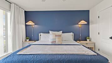 5 bedrooms, desk, iron/ironing board, travel crib