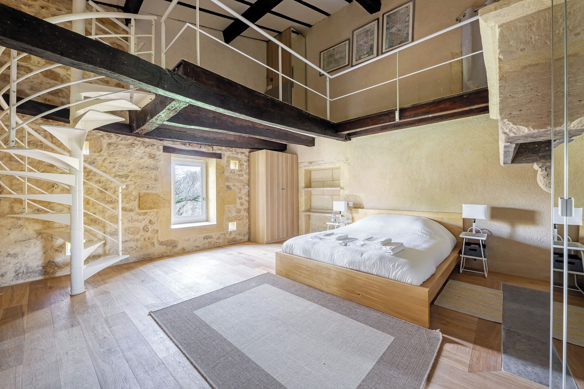 2 soverom, strykejern/-brett, internettilgang og sengetøy