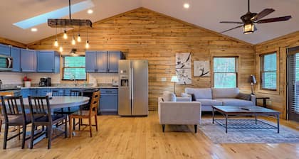 Cozy Chic Cabin Retreat on 7 acres with hot tub. Pet-friendly.