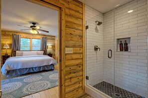 3 bedrooms, WiFi, bed sheets - Cozy Chic Cabin Retreat on 7 acres with hot tub. Pet-friendly. (Epworth)