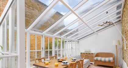 Pass the Keys | Charming 16th Century Cottage in Central Bloxham