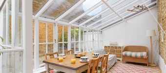 Pass the Keys | Charming 16th Century Cottage in Central Bloxham