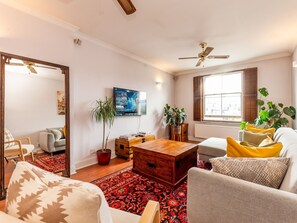 TV - Pass the Keys | Charming 2 Bedroom by Hyde Park in Notting Hill (London)