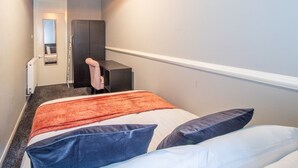 1 bedroom, iron/ironing board, WiFi (free), bed sheets - Pass the Keys | Cosy in Fabulous West End (Glasgow)