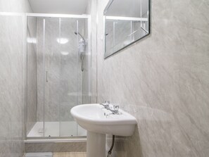 Ducha, secador de pelo, toallas