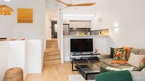 TV - Hyams Beach Hideaway, Hyams Beach (Hyams Beach)