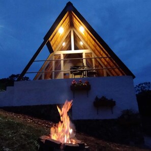 ดีลักซ์เคบิน, ระเบียง, วิวภูเขา | บริเวณนั่งเล่น