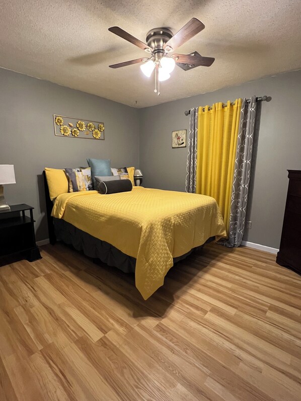 3 bedrooms, desk, iron/ironing board, free WiFi