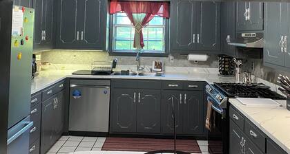 Fantastic 3-bedroom house with AC in Saltillo
Charming Southern Retreat –