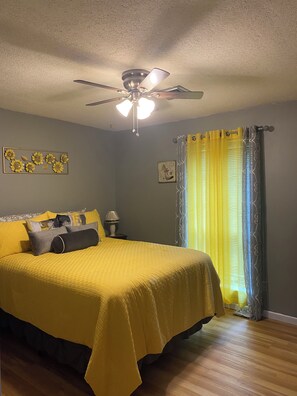 3 bedrooms, desk, iron/ironing board, free WiFi