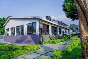 المنشأة من الخارج