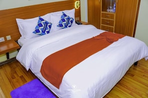 Deluxe Double Room, Garden View | Free WiFi, bed sheets
