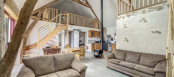 Authentic Cottage, Peaceful with Private Terrace, Private Garden and Wi-Fi