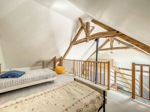 3 habitaciones, tabla de planchar con plancha, wifi y ropa de cama