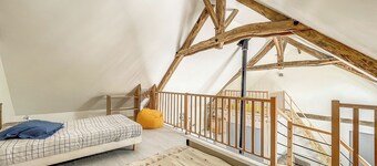 Authentic Cottage, Peaceful with Private Terrace, Private Garden and Wi-Fi