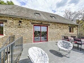 Outdoor dining - Authentic Cottage, Peaceful with Private Terrace, Private Garden and Wi-Fi (Beynat)