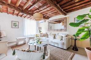 Villa | 3 bedrooms - Villa Podere Falcione (Lucca)