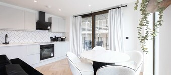 Supernova Suite City Views