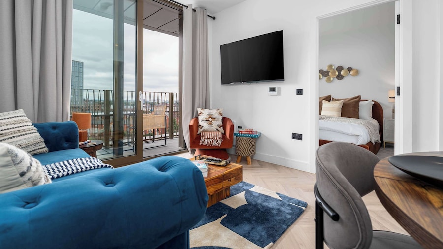 Cottonopolis Suite With 1 Bedrooms and 1 Bathrooms