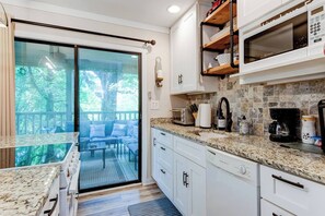 電子レンジ、オーブン、コンロ、食器洗い機