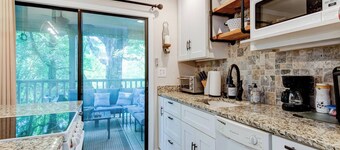 Cozy-Chic Lake Lure Studio Rumbling Bald Resort Access!