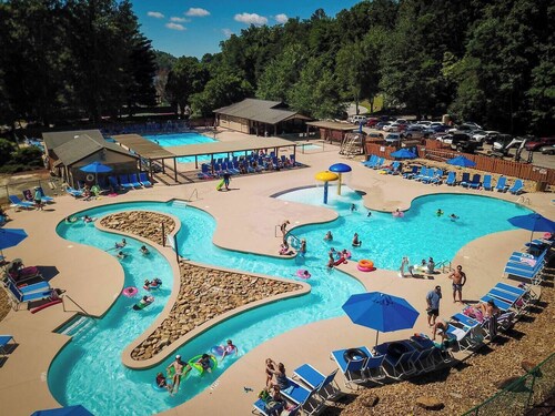 Cozy Chic Lake Lure Studio Rumbling Bald Resort Access!