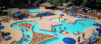 Cozy Chic Lake Lure Studio Rumbling Bald Resort Access!