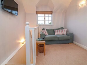 Cottage | Living area - Atlantic View Apartment (Bude)