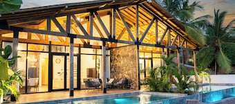 Playa Laska – Majestic Oceanfront Villa with Infinity Pools in Playa Venao